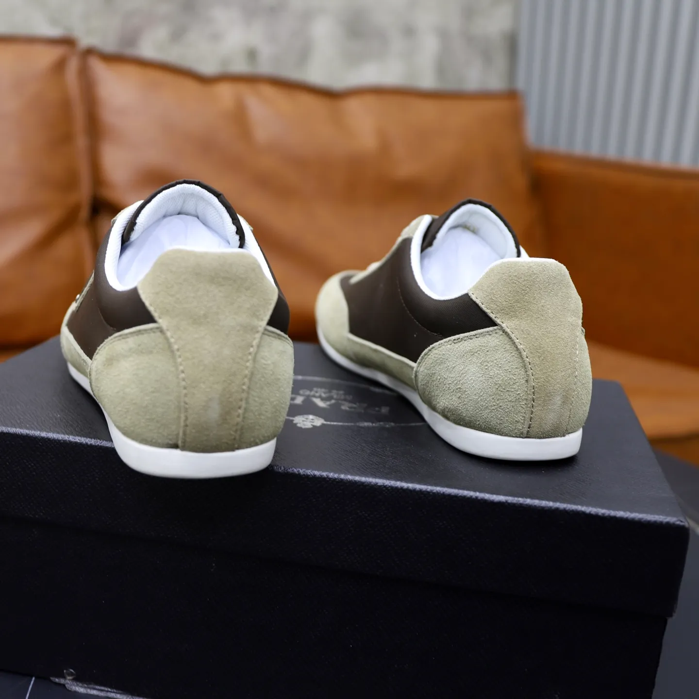 Men's shoes: 440💰🙅‍♂️🙅‍♂️🙅‍♂️ Brand: PRADA Standard code: 38–44 (45 can be customized) Level: Same as the official website Material: Original fabric Comfortable and breathable lining Lightweight and wear-resistant outsole Style category: Men's fashionable casual shoes and boots Running sneakers Distinguished luxury brand elements Top luxury Color: actual picture color
